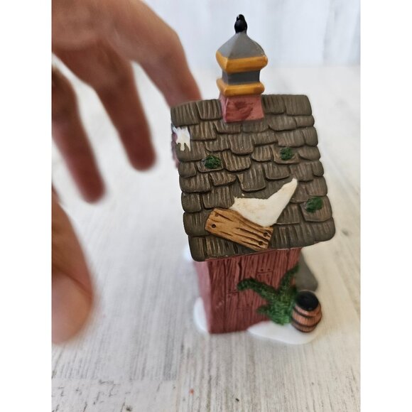 Spring House outhouse bathroom Xmas village water hydrant - Picture 4 of 9